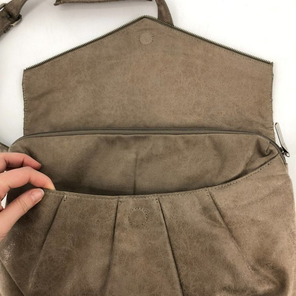 Matt & Nat taupe fabric envelope shoulder bag zipper detail  recycled materials - Picture 3 of 15